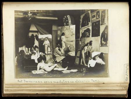 M. Nogueira da Silva. Ant. Parreiras e seus modelos no atelier em Paris, 1920. Paris, França / Acervo FBN