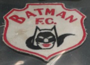 Batman Fã-Club. Emblema bordado em tecido. [19-] A Revista Batman foi publicada pela EBAL entre 1953 e 1977